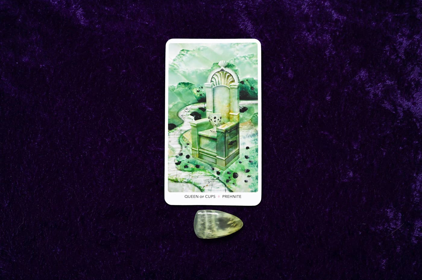 Crystal Keys Tarot: 78 Cards & 176-Page Full-Color Guidebook