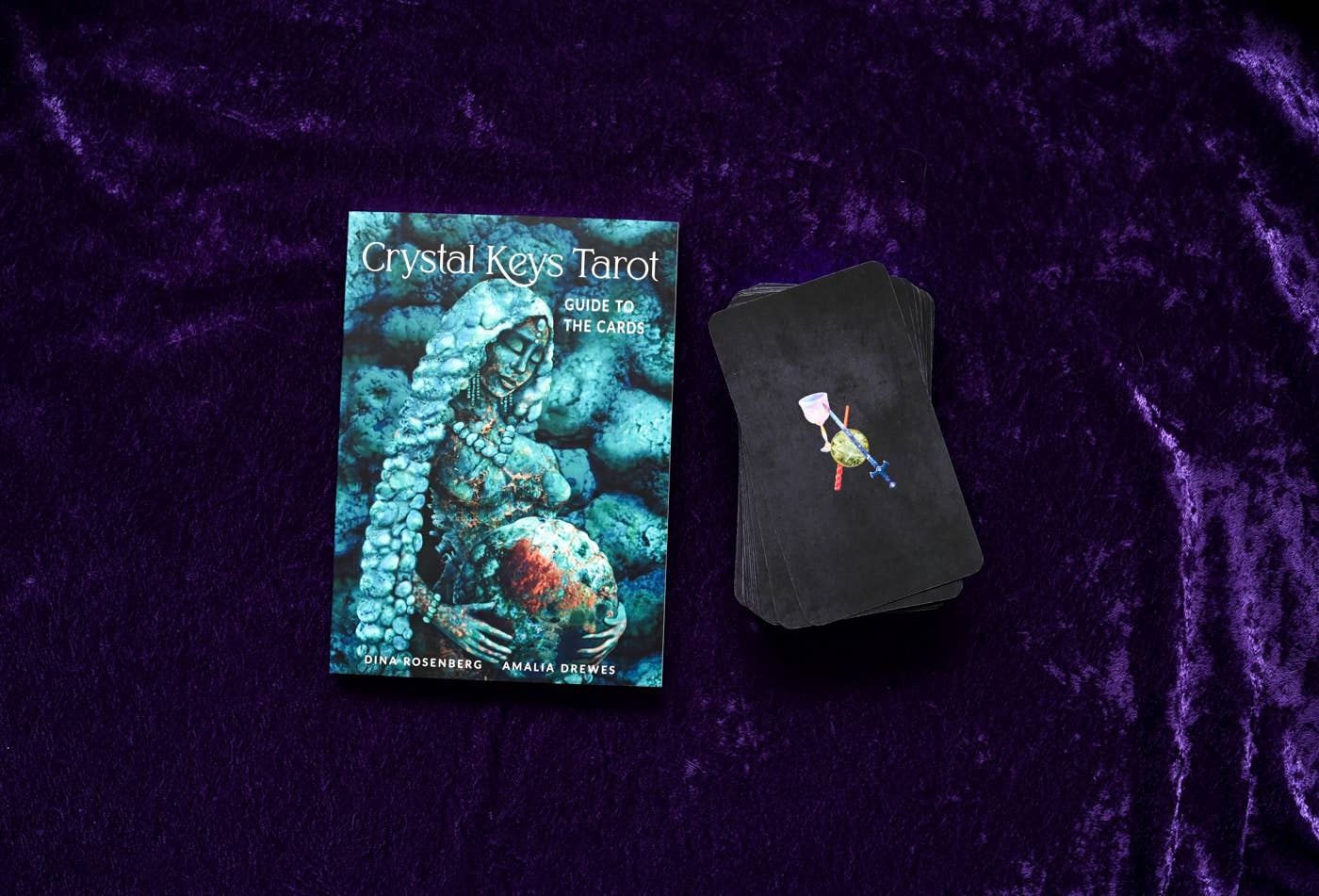Crystal Keys Tarot: 78 Cards & 176-Page Full-Color Guidebook